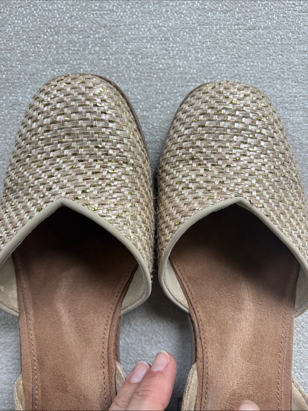 TOMS “Jaclyn” Heel in beige/gold - Picture 3 of 5